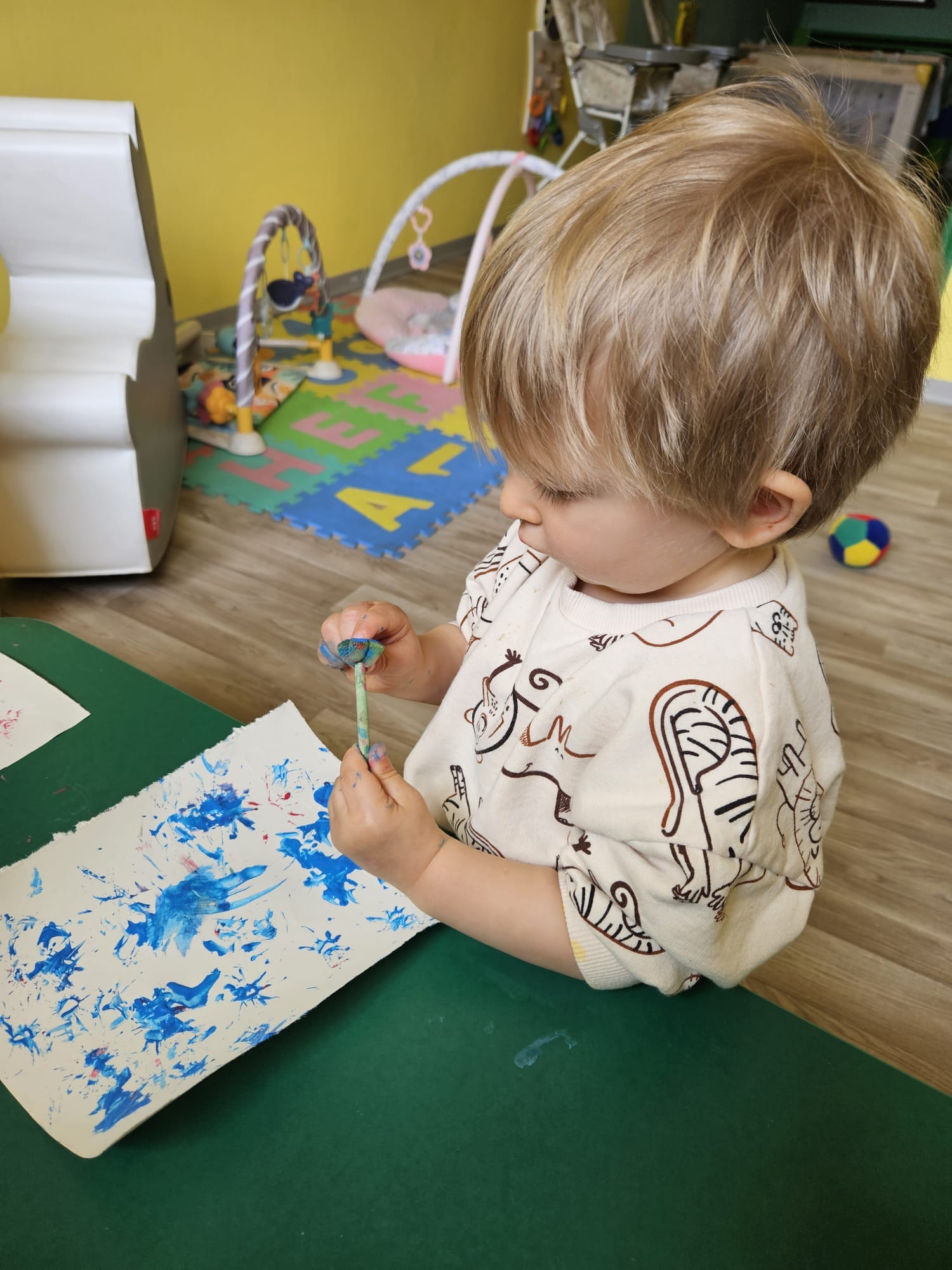 Child drawing with colourful markers